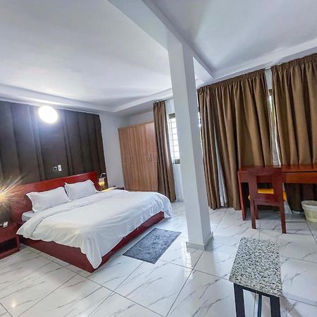 Hotel Le Vaisseau Abidjan Exterior photo