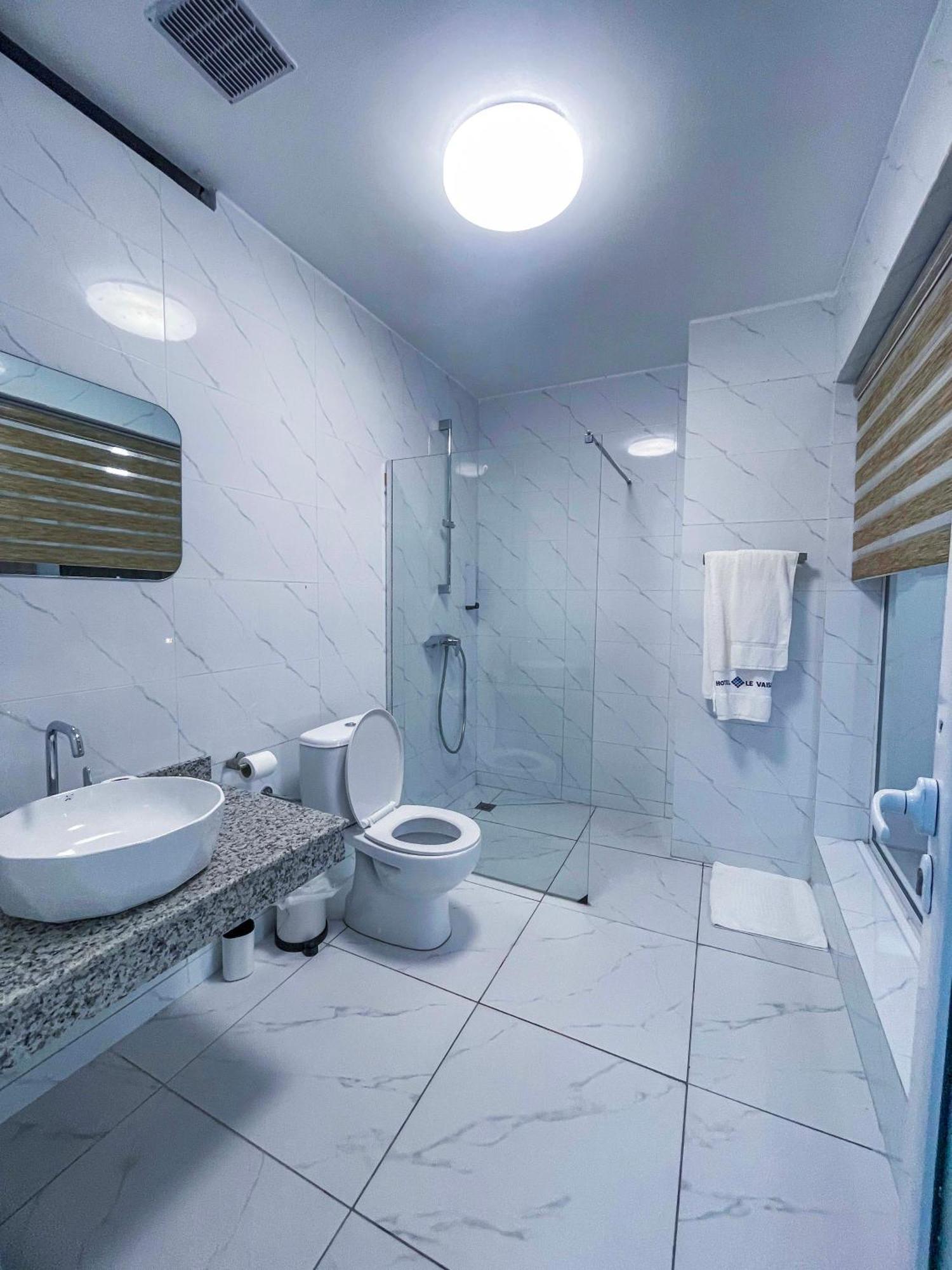 Hotel Le Vaisseau Abidjan Exterior photo