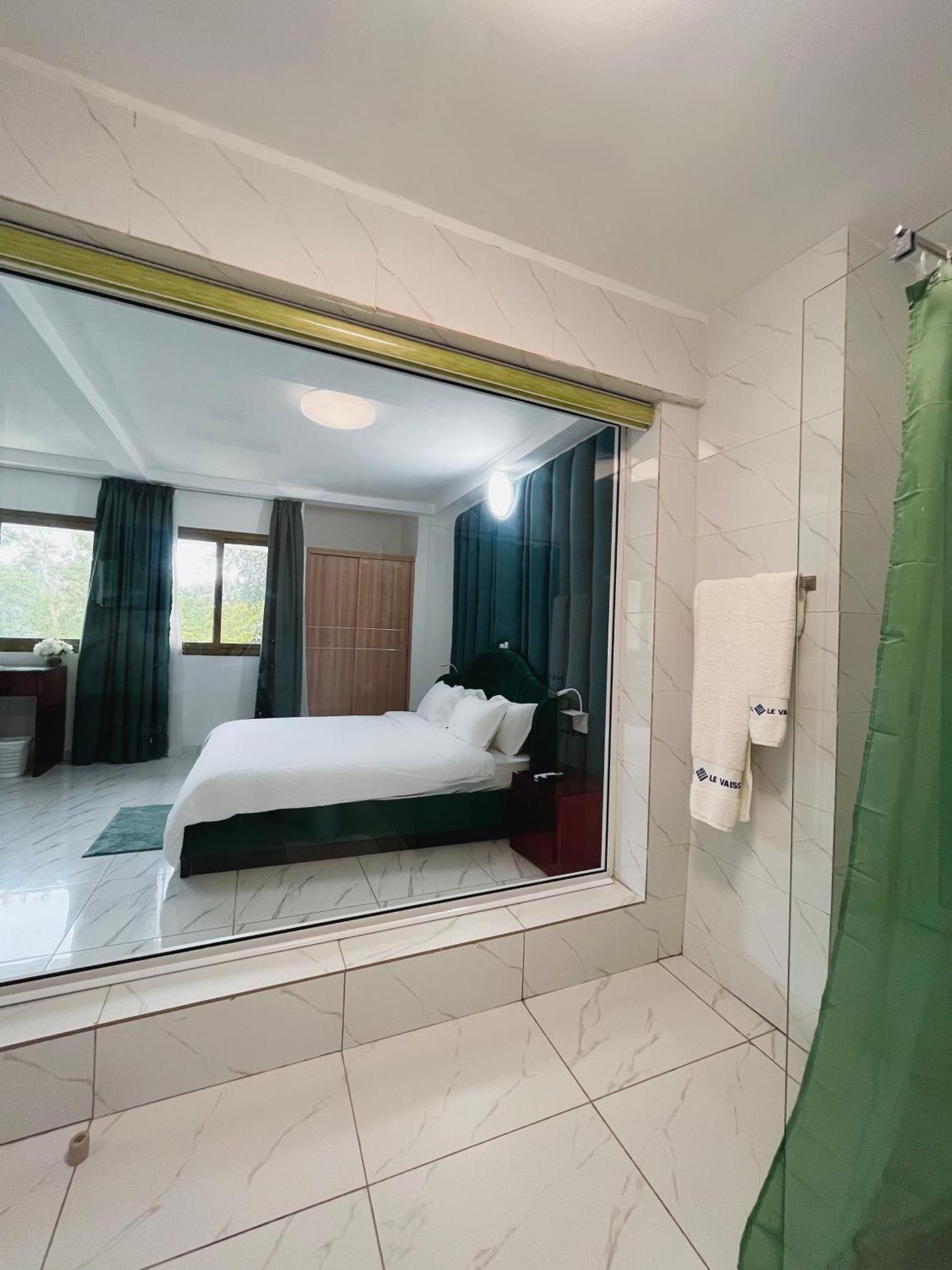 Hotel Le Vaisseau Abidjan Exterior photo