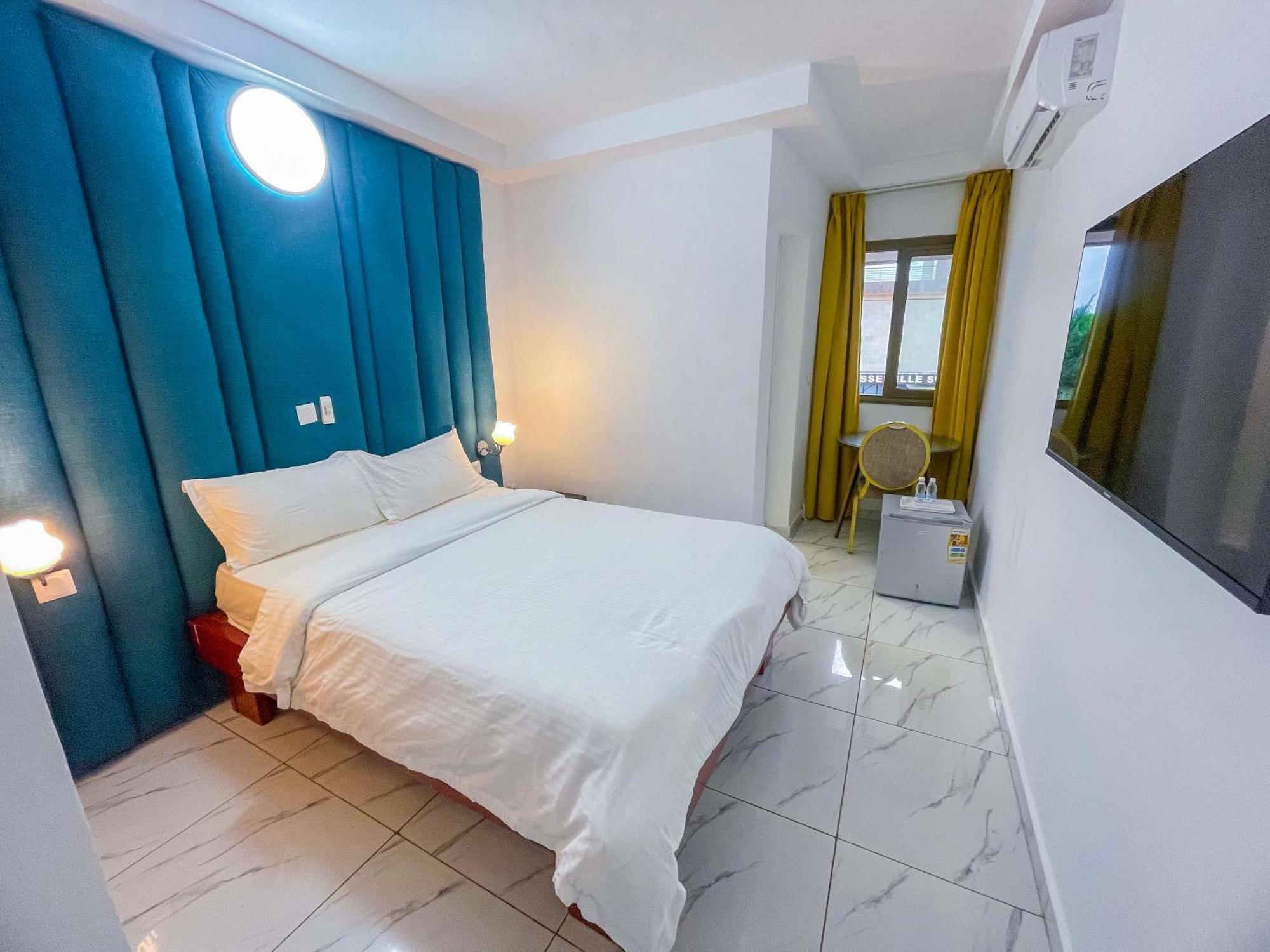 Hotel Le Vaisseau Abidjan Exterior photo